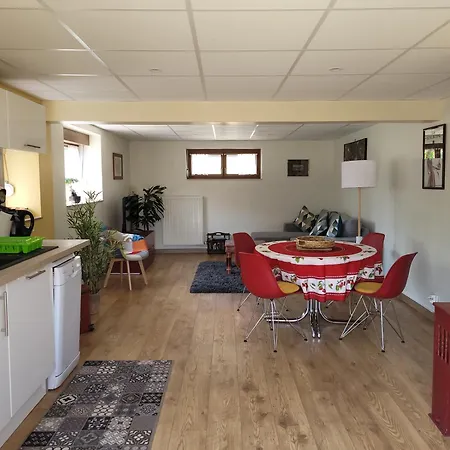 Au Petit Bonheur Apartment *